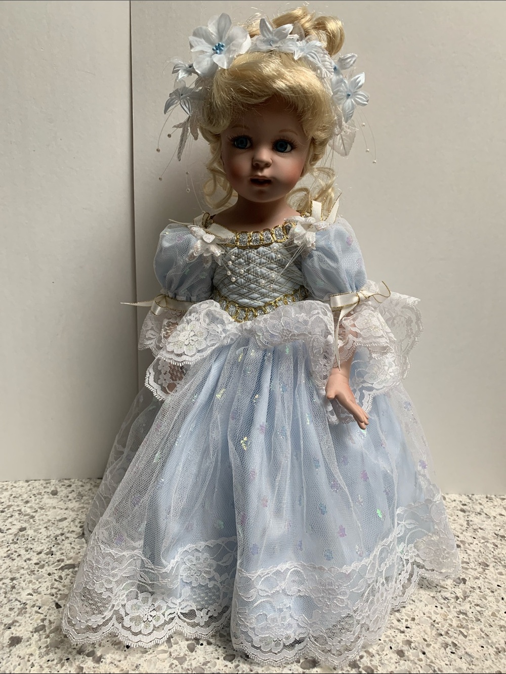 Collectibles Vantage Handcrafted Porcelain Cinderella Doll Certified. Pre-owned.